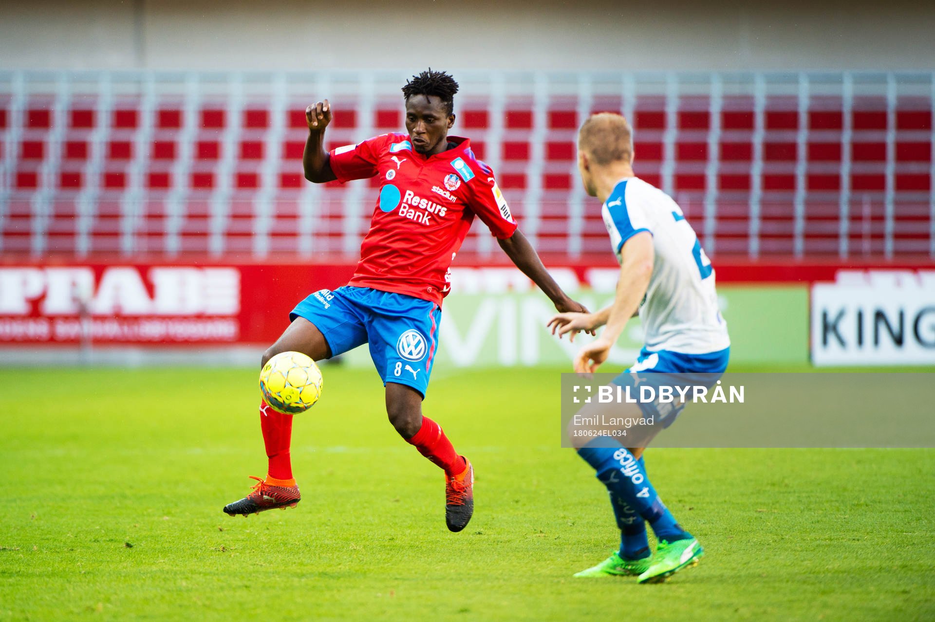 Helsingborgs Mamudu Moro och Värnamos Freddy Winsth