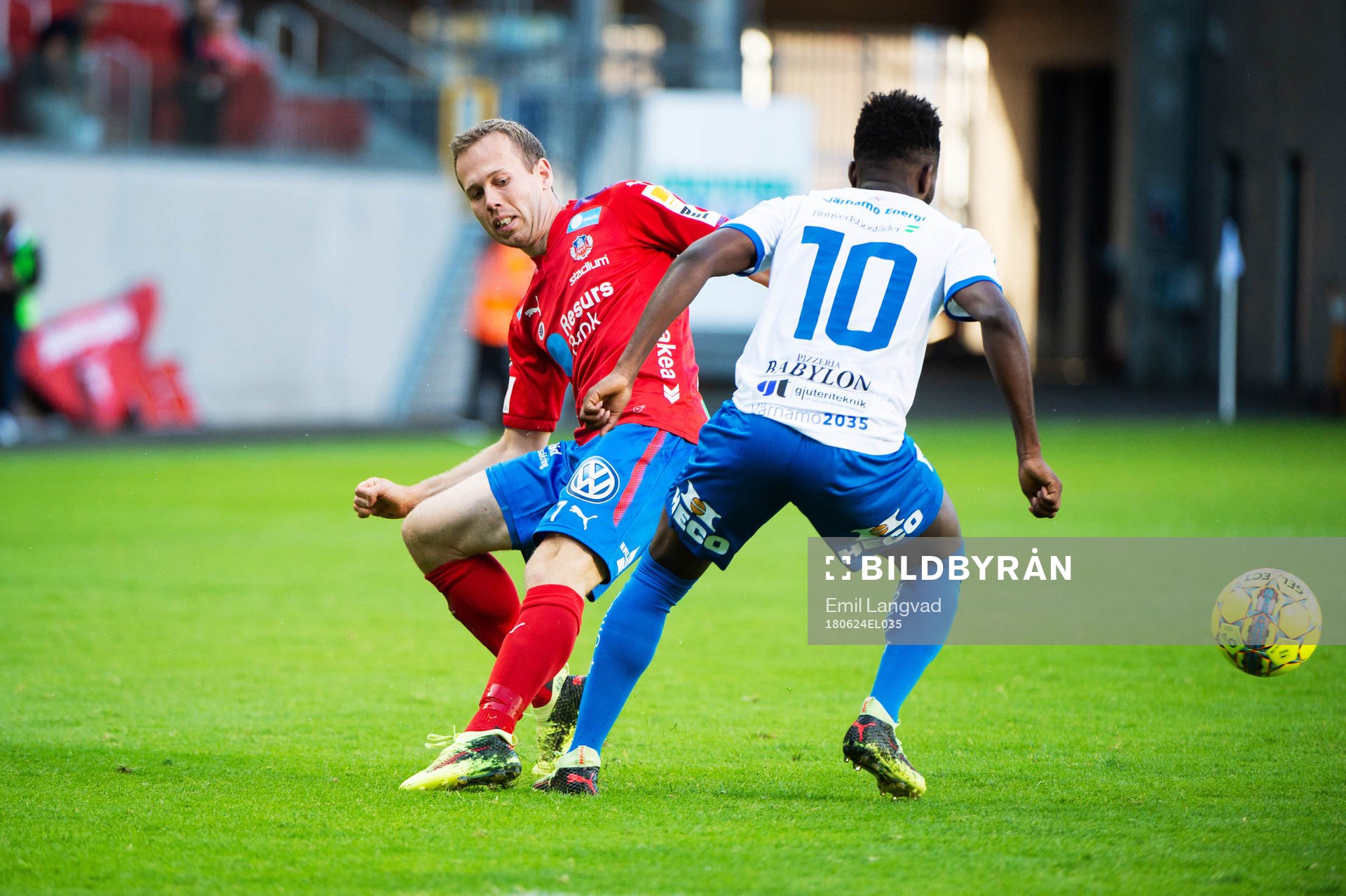 Helsingborgs Anders Degn Randrup och Värnamos Lumala Abdu