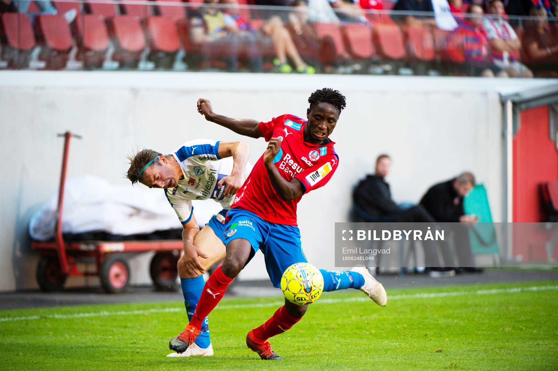 Värnamos Axel Winberg och Helsingborgs Mamudu Moro