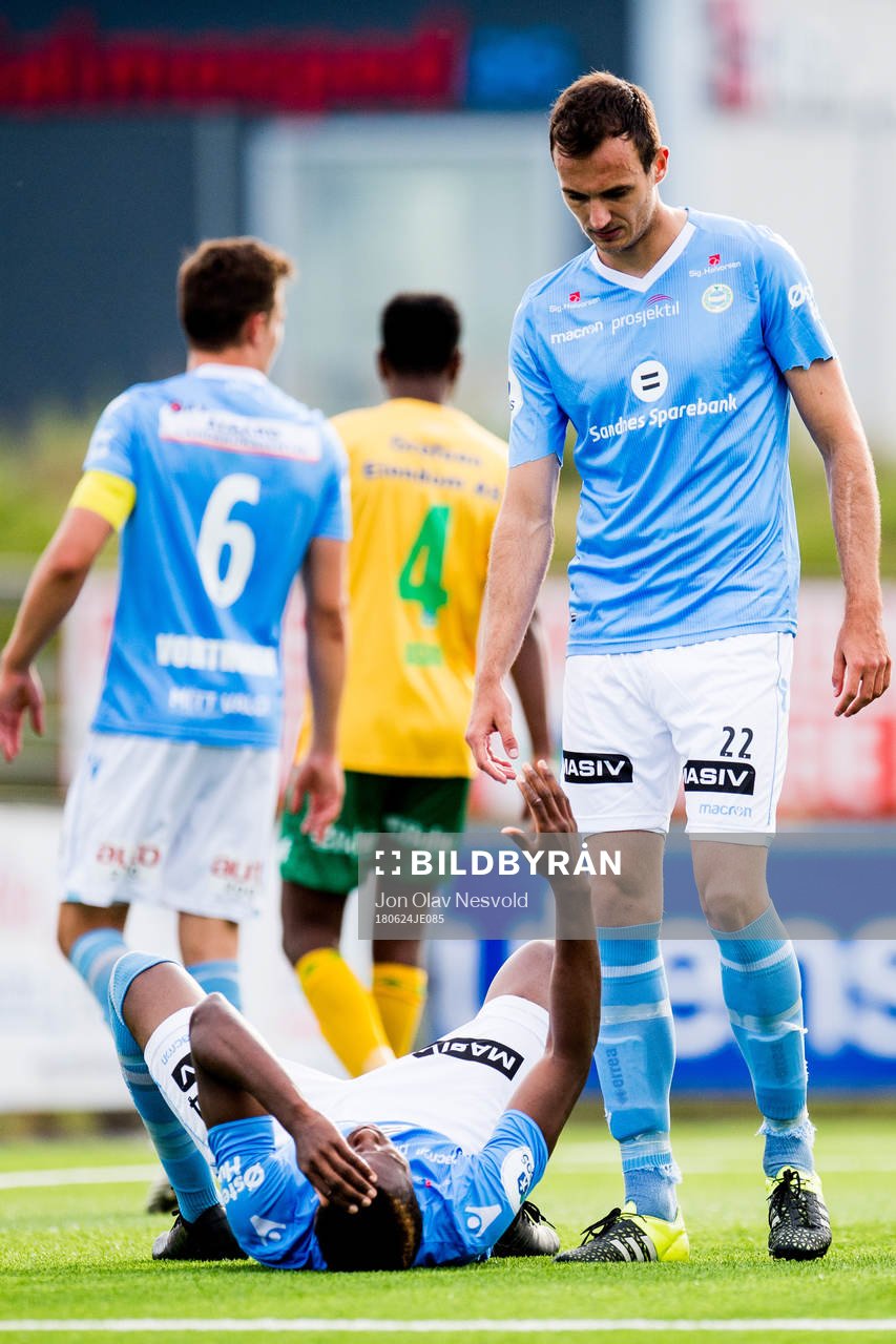 Akinsola Akinyemi and Jasmin Bogdanovic of Sandnes Ulf