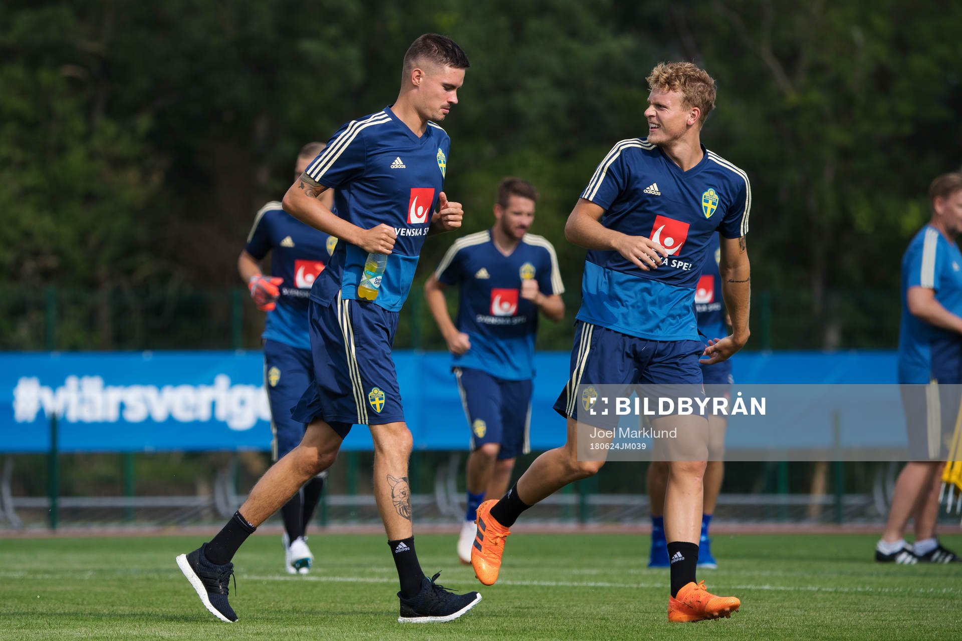 Mikael Lustig and Oscar Hiljemark of the Swedish national
