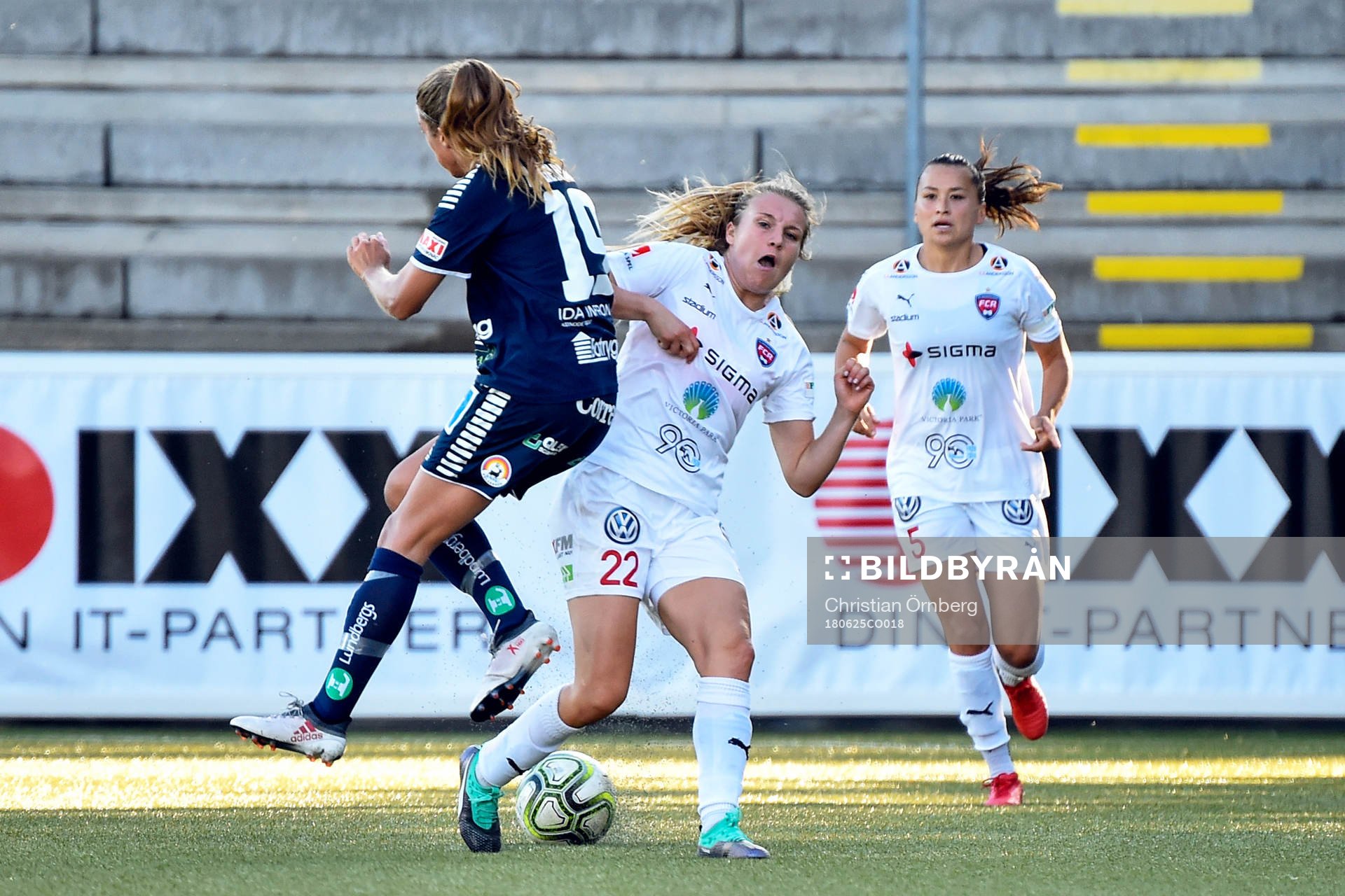 Rosengårds Fiona Brown skadar sig i en duell med