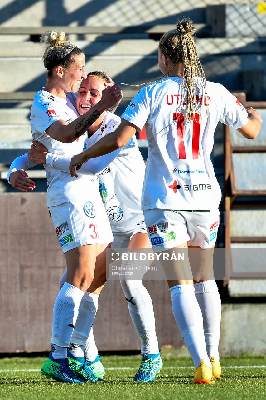 Rosengårds Anja Mittag jublar med lagkamrater efter 1-1 under fotbollsmatchen i Damallsvenskan mellan Rosengård och Linköping den 25 juni 2018 i Malmö.