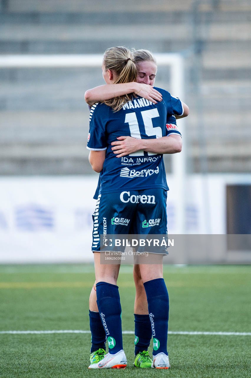 Linköpings Natasha Dowie och Frida Leonardsen Maanum jublar