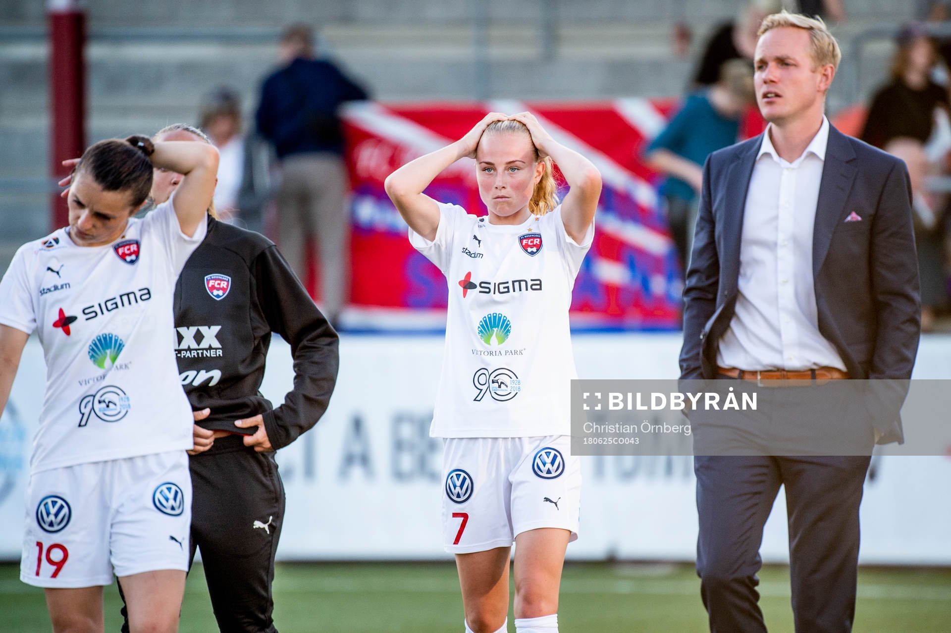 Rosengårds Ebba Wieder deppar med lagkamraterna