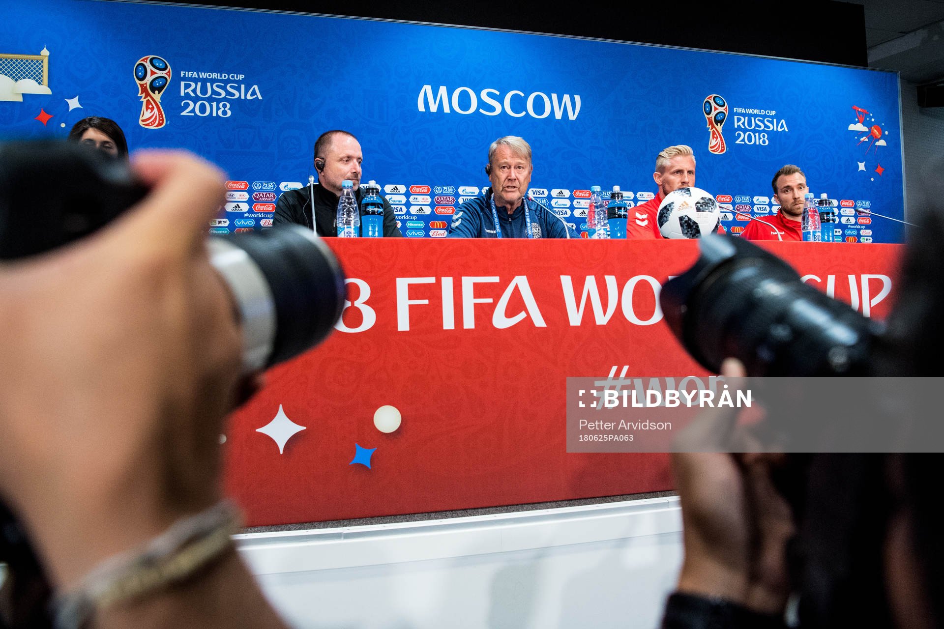 Head coach Åge Hareide, goalkeeper Kasper Schmeichel and