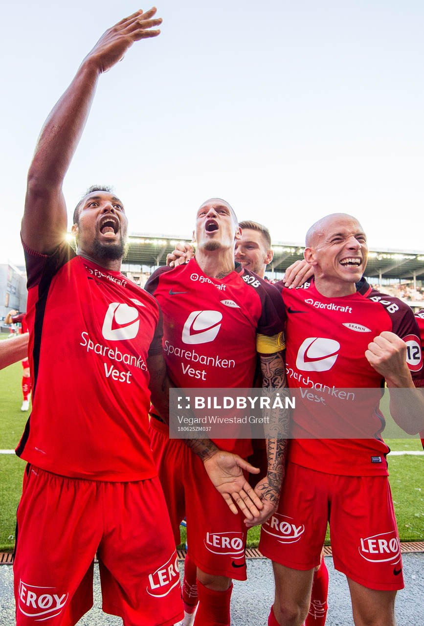 Bismar Acosta of Brann celebrates with teammates Vito