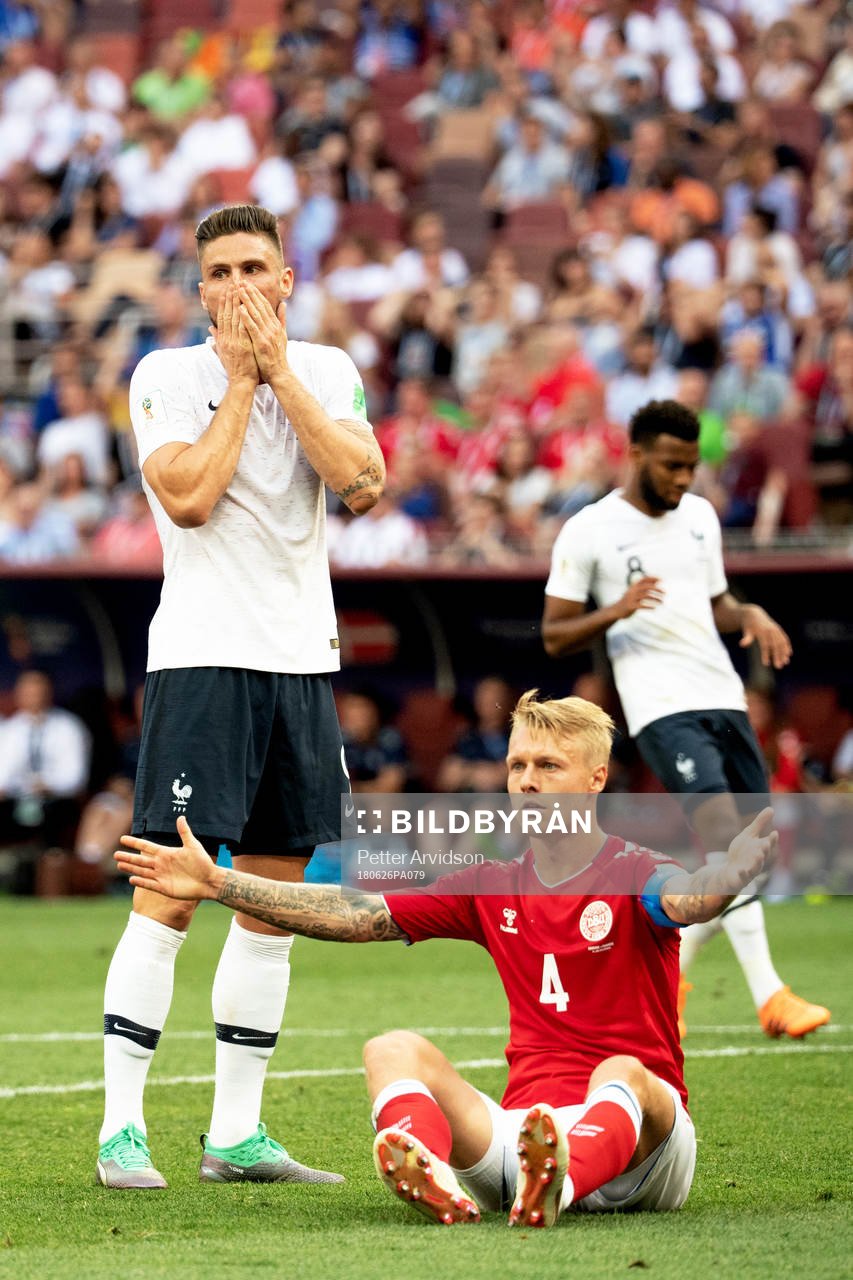 Olivier Giroud of France looks dejected