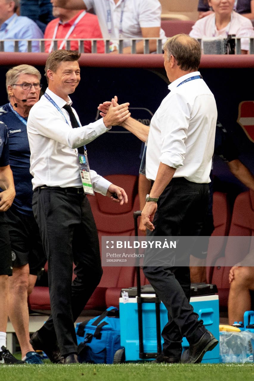 coach Jon Dahl Tomasson and head coach Åge Hareide of