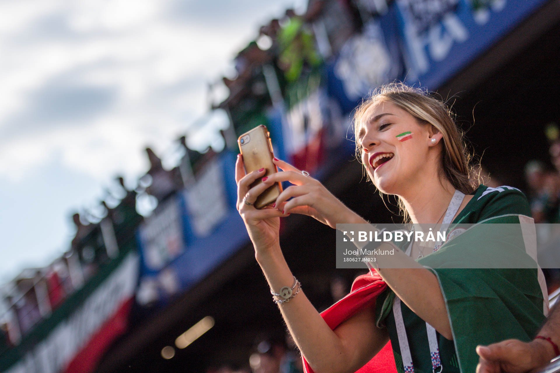 Fans of Mexico prior