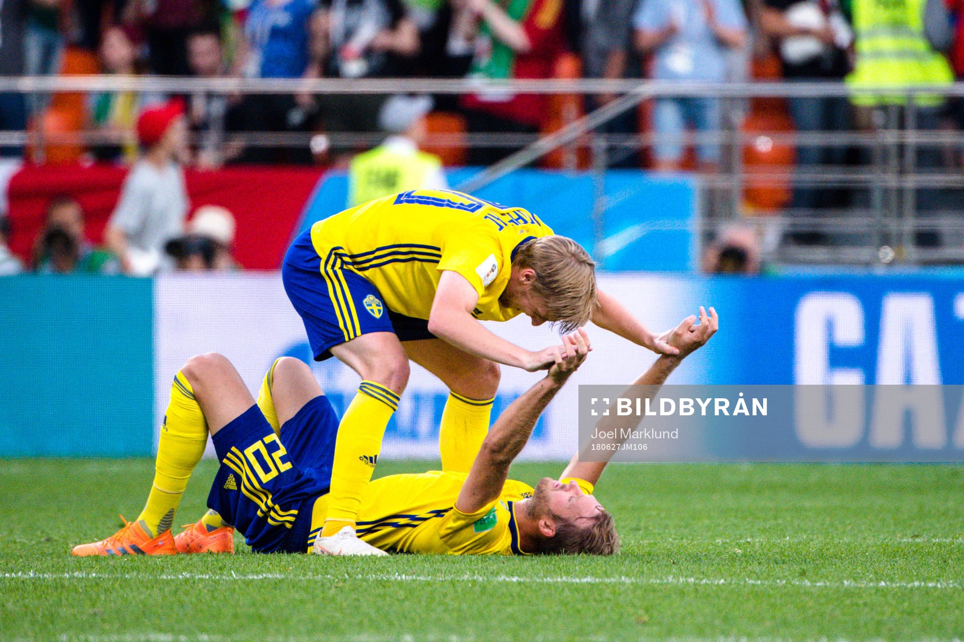 Emil Forsberg and Ola Toivonen of Sweden celebrates