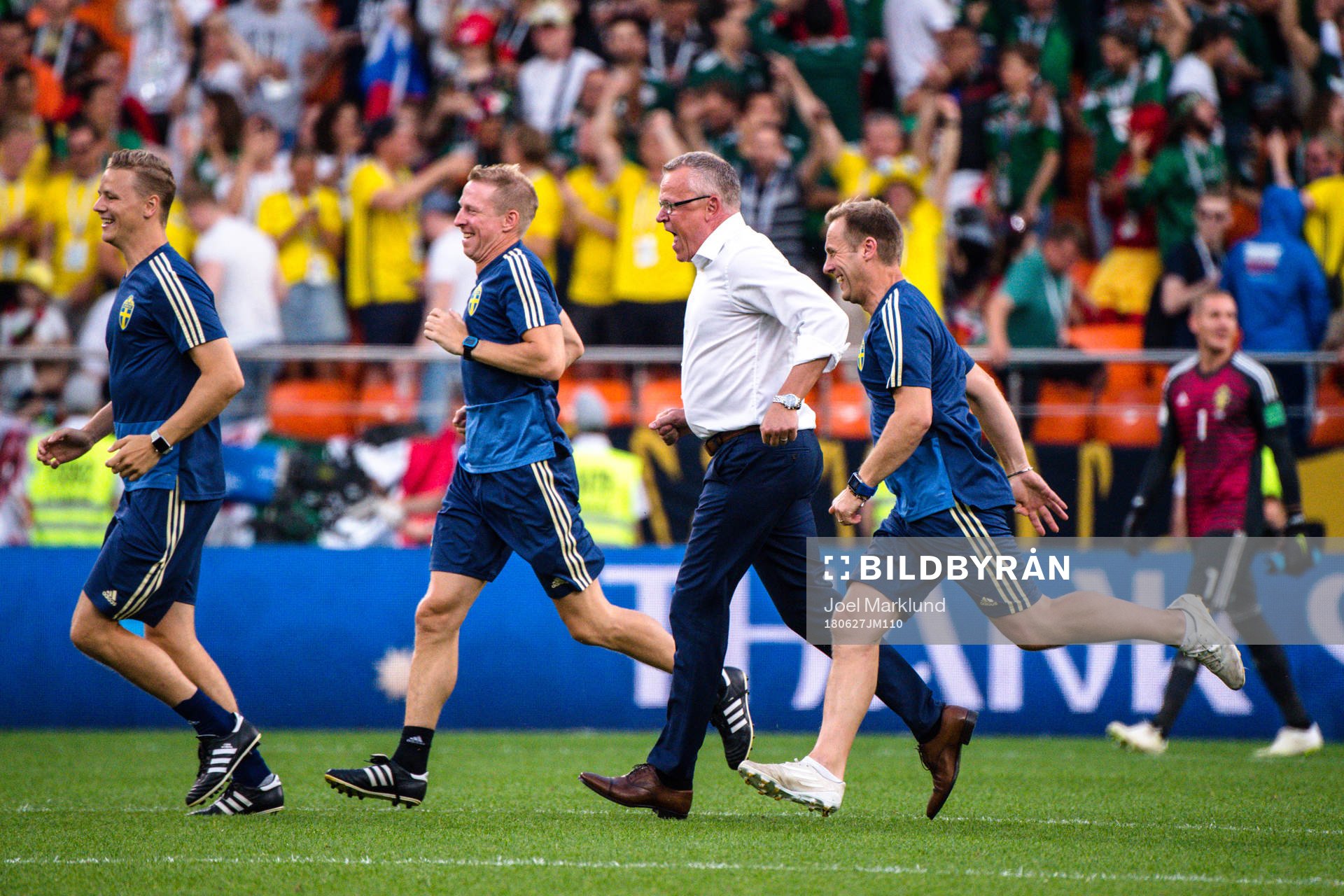 head coach Janne Andersson of Sweden celebrates