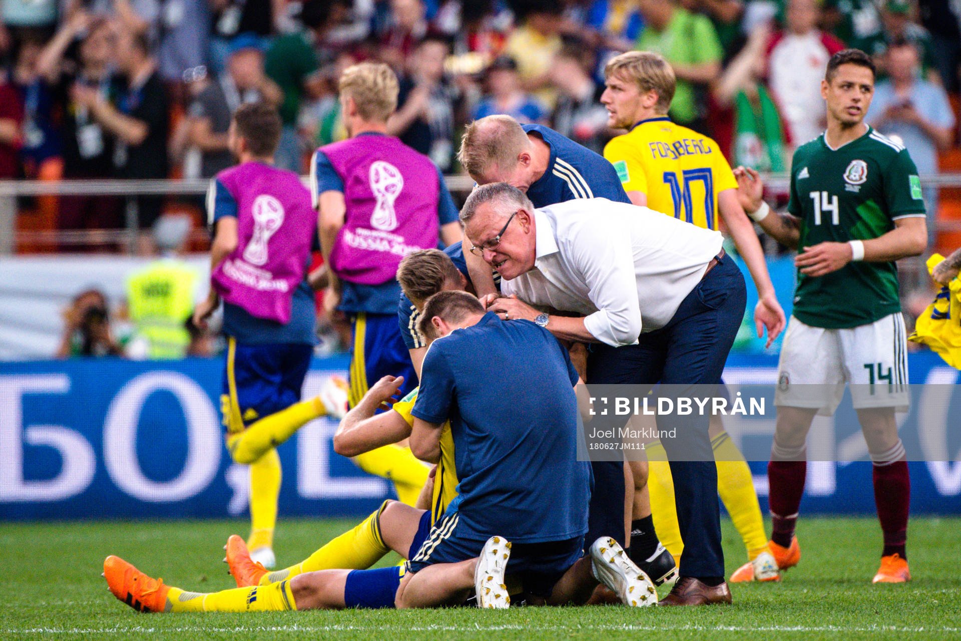 head coach Janne Andersson of Sweden celebrates