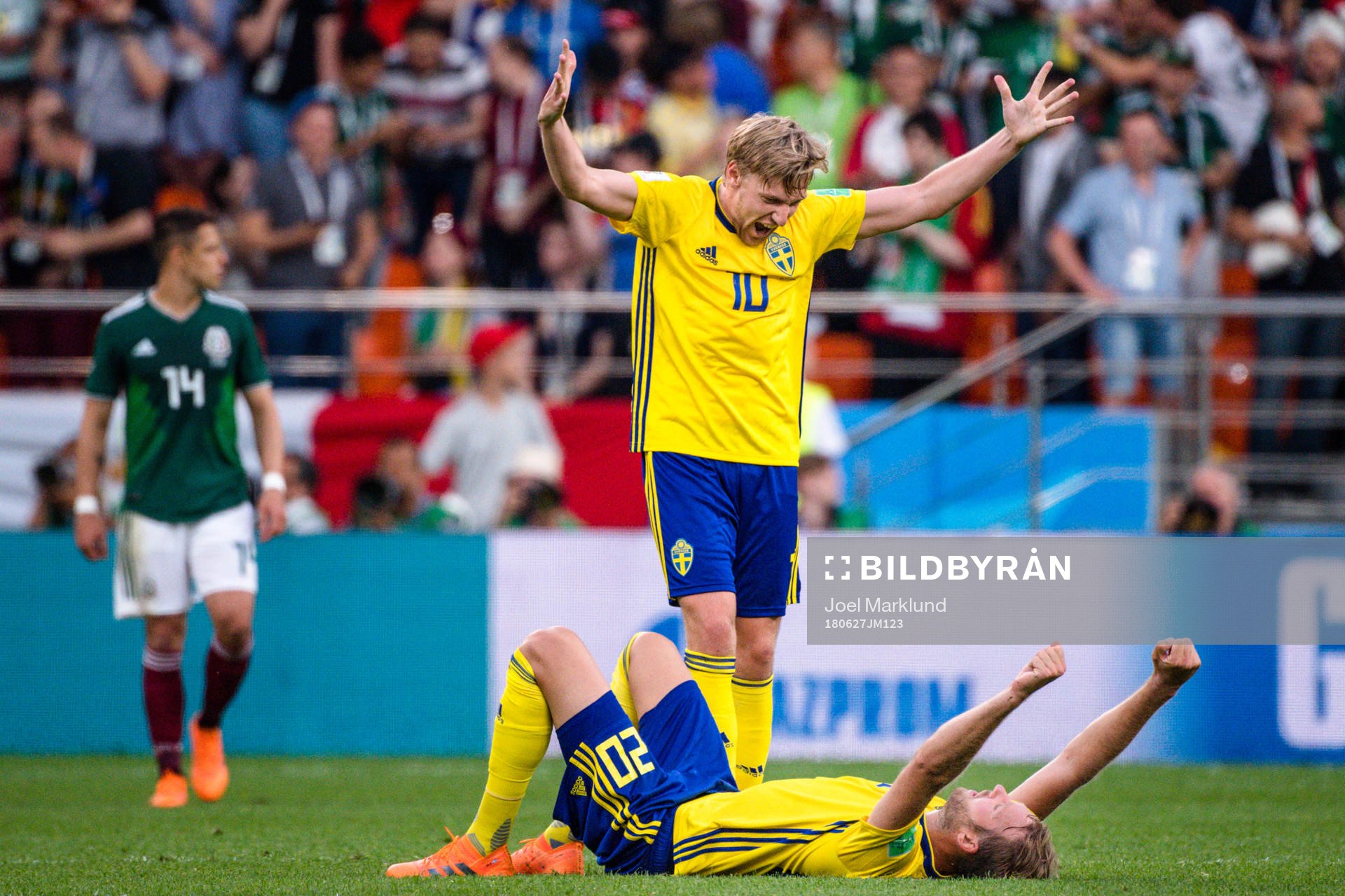 Emil Forsberg and Ola Toivonen of Sweden celebrates