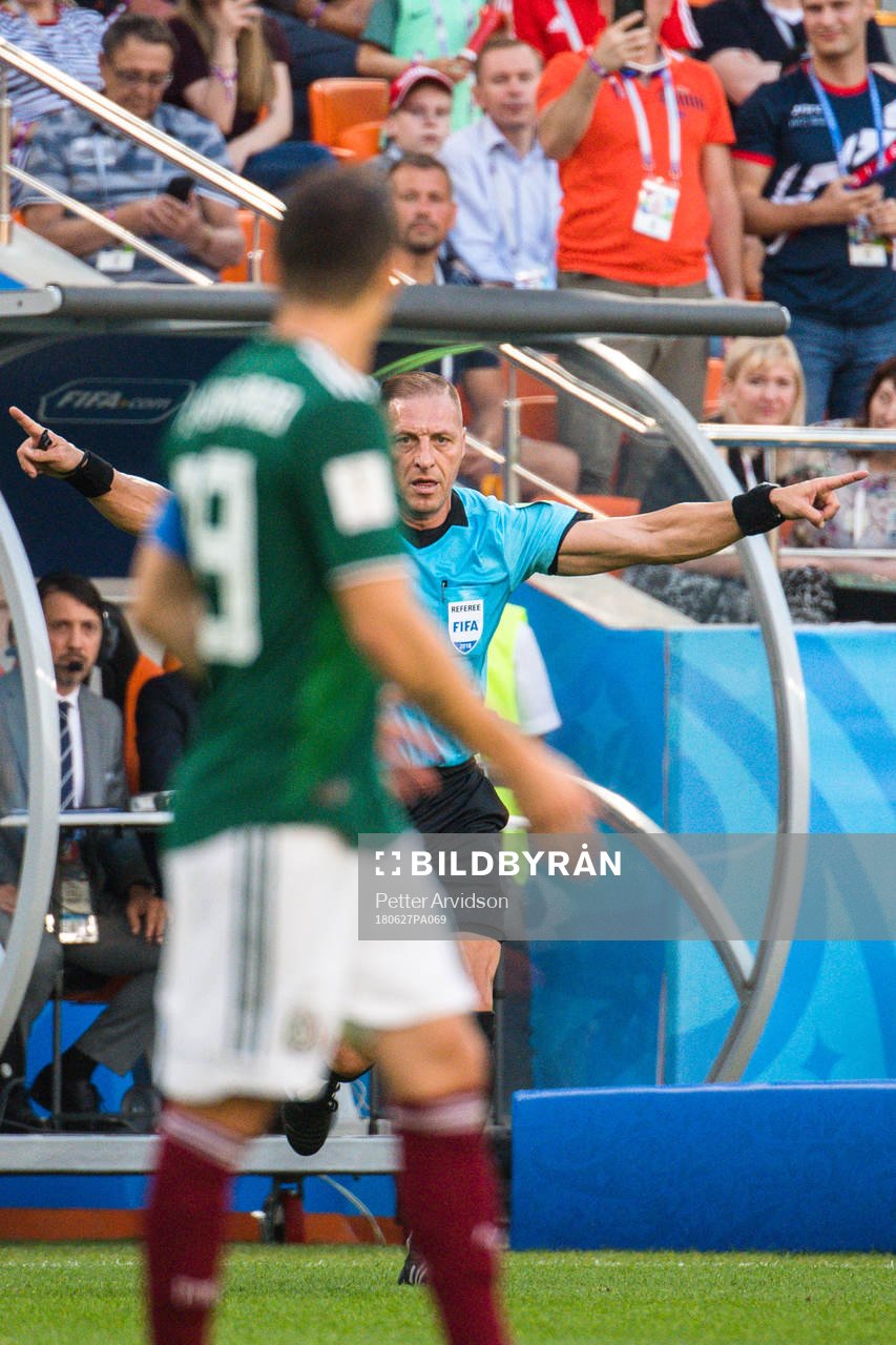 Referee Nestor Pitana