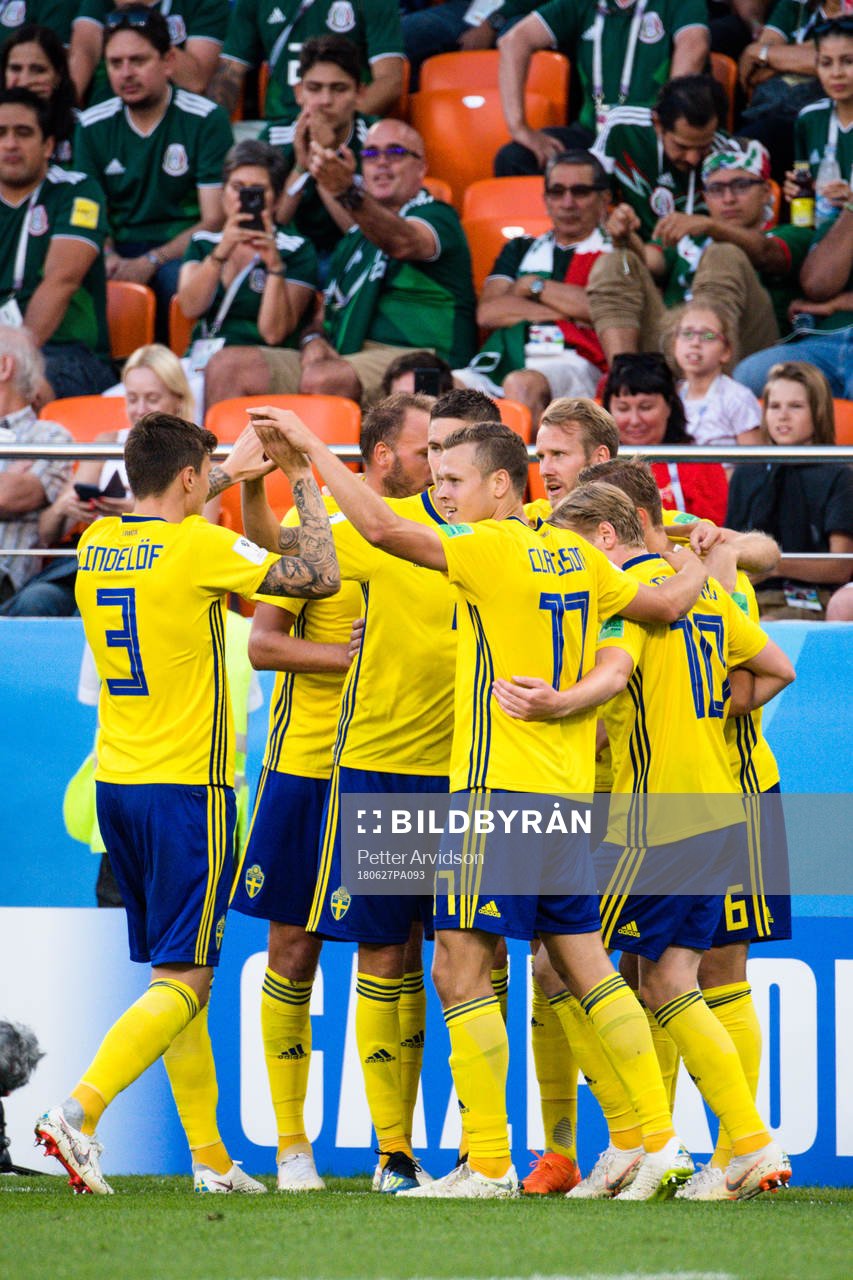 Players of Sweden celebrates