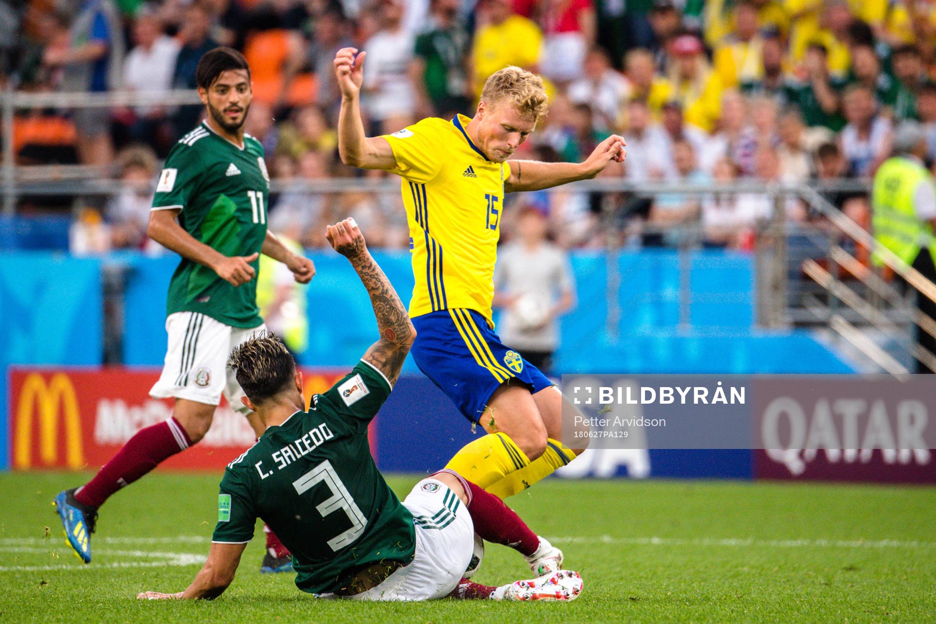 Carlos Salcedo of Mexico and Oscar Hiljemark of Sweden