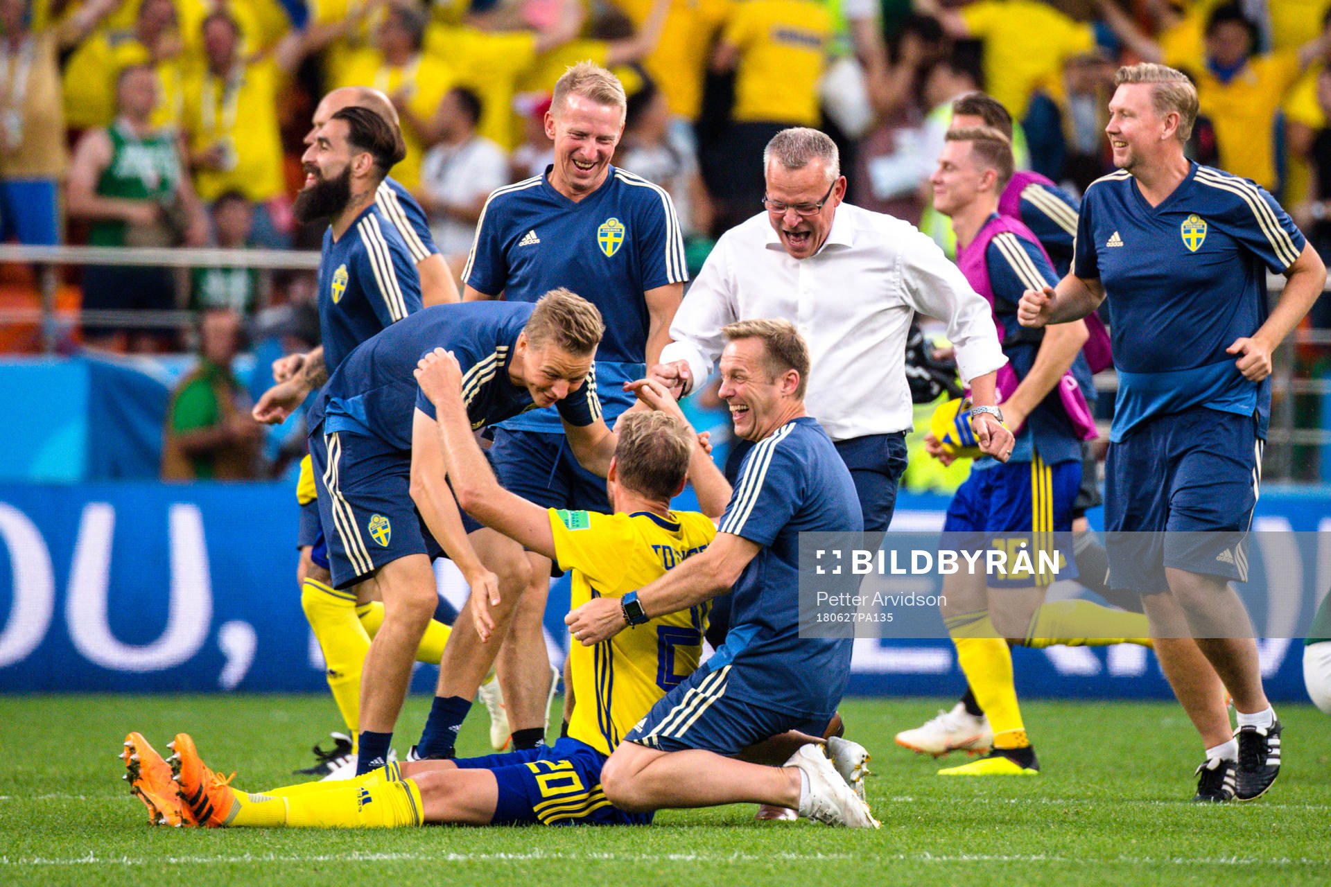 head coach Janne Andersson of Sweden celebrates with Ola