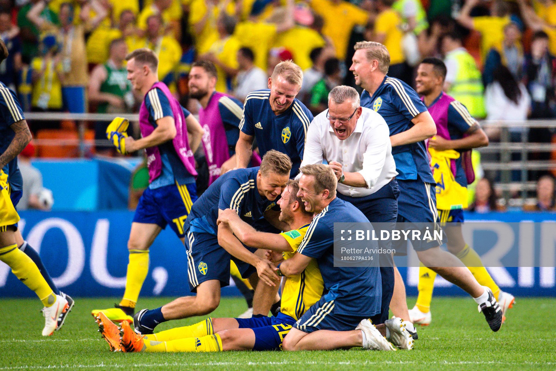 head coach Janne Andersson of Sweden celebrates with Ola