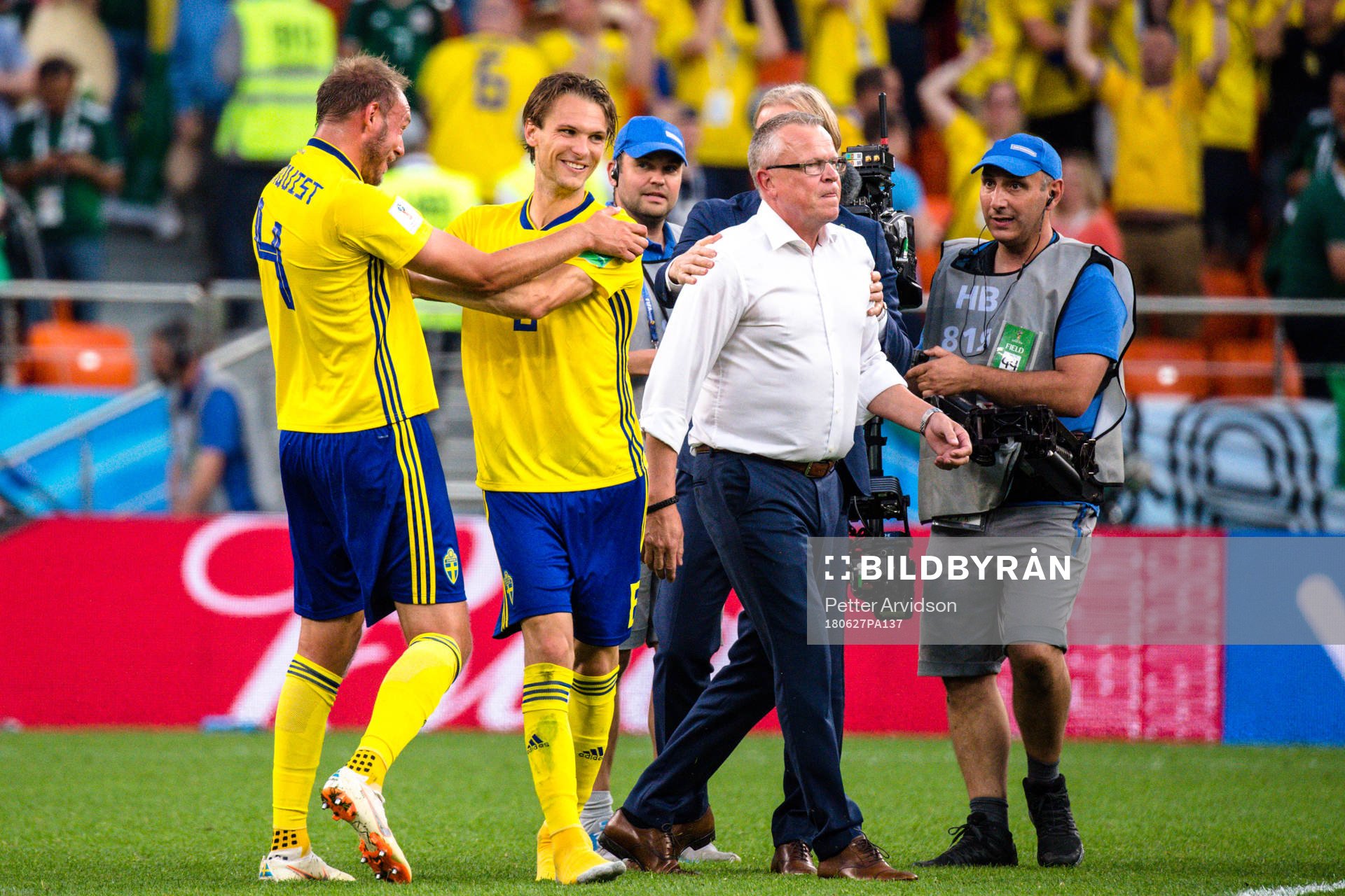 head coach Janne Andersson of Sweden celebrates
