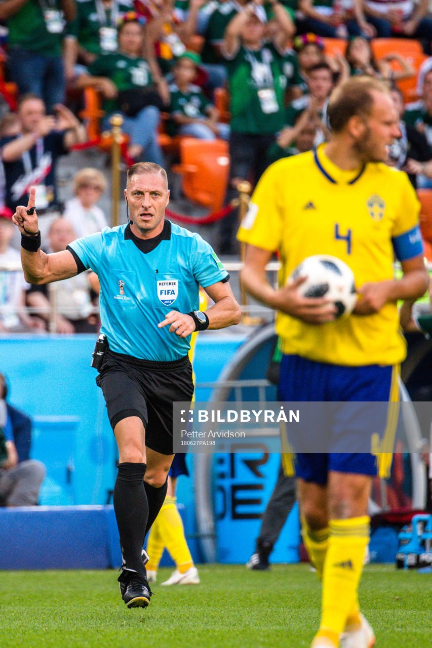 Referee Nestor Pitana