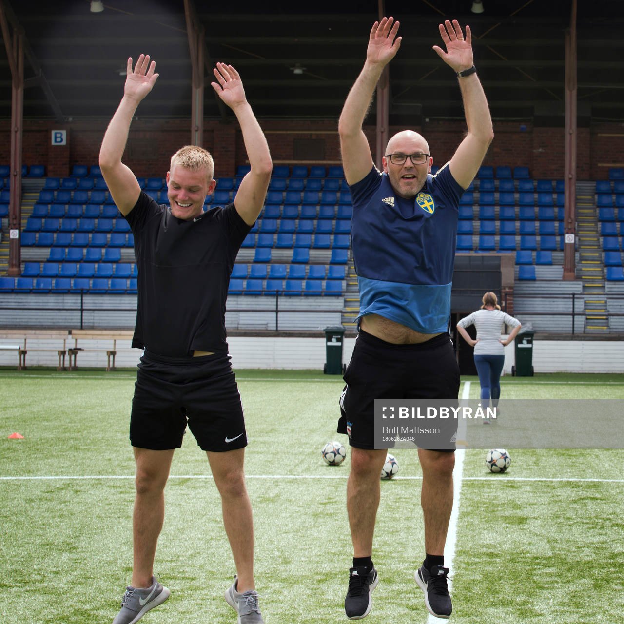 X och Urban Ivarsson (ledare) deltar i ett träningspass i