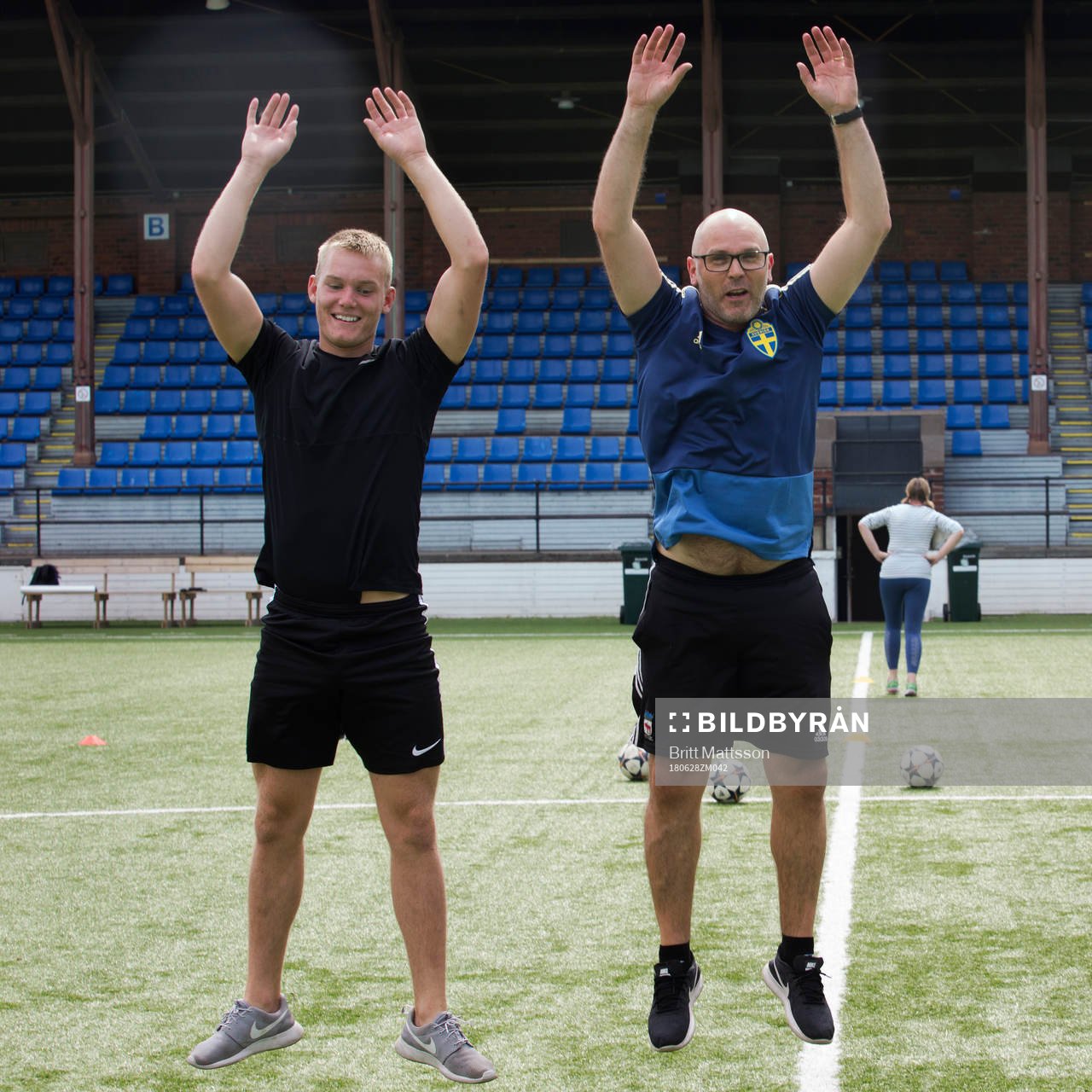 X och Urban Ivarsson (ledare) deltar i ett träningspass i