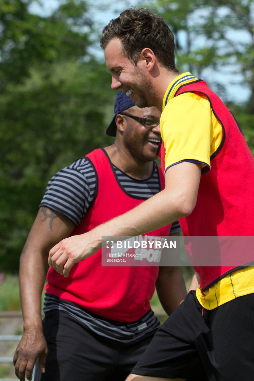 Zack Senghore och Mattias Bergdahl deltar i ett