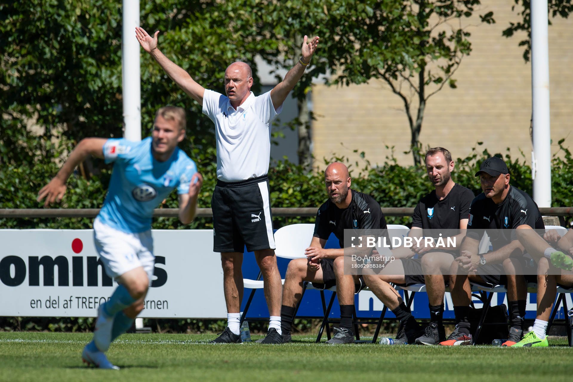 Malmö FFs Head Coach Uwe Rösler in action with
