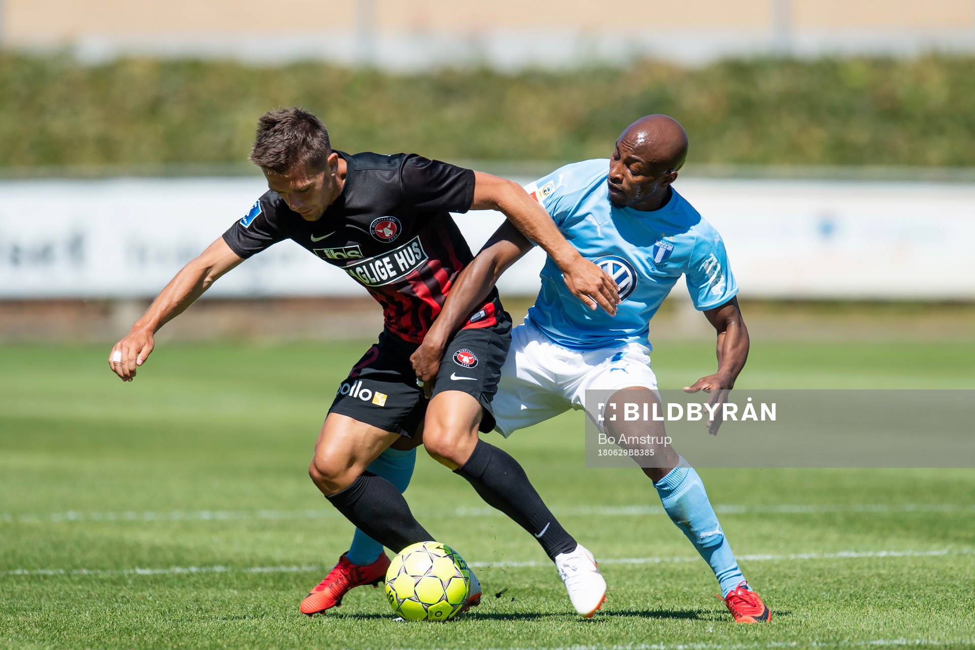 Midtjyllands Mikkel Duelund with the ball against Malmö