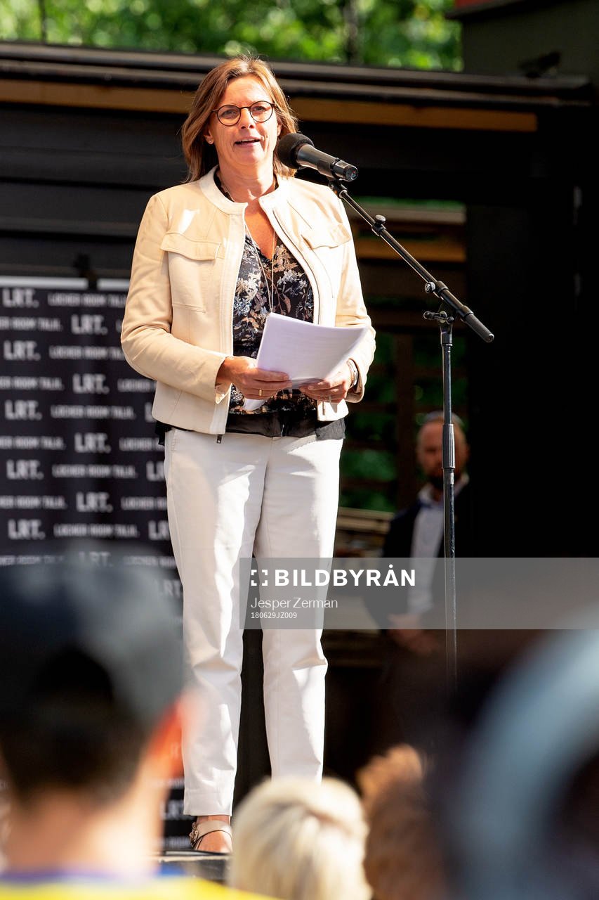 Biståndsminister och vice statsminister Isabella Lövin talar under en manifestation för Jimmy Durmaz den 29 juni 2018 i Stockholm.
