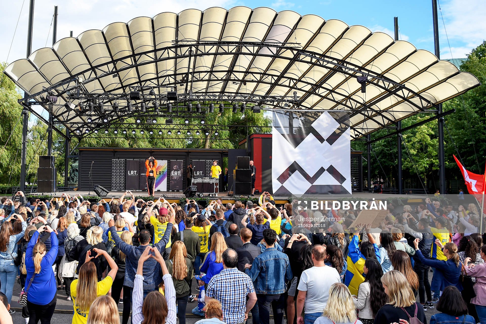 Linda Pira uppträder under en manifestation för Jimmy Durmaz den 29 juni 2018 i Stockholm.