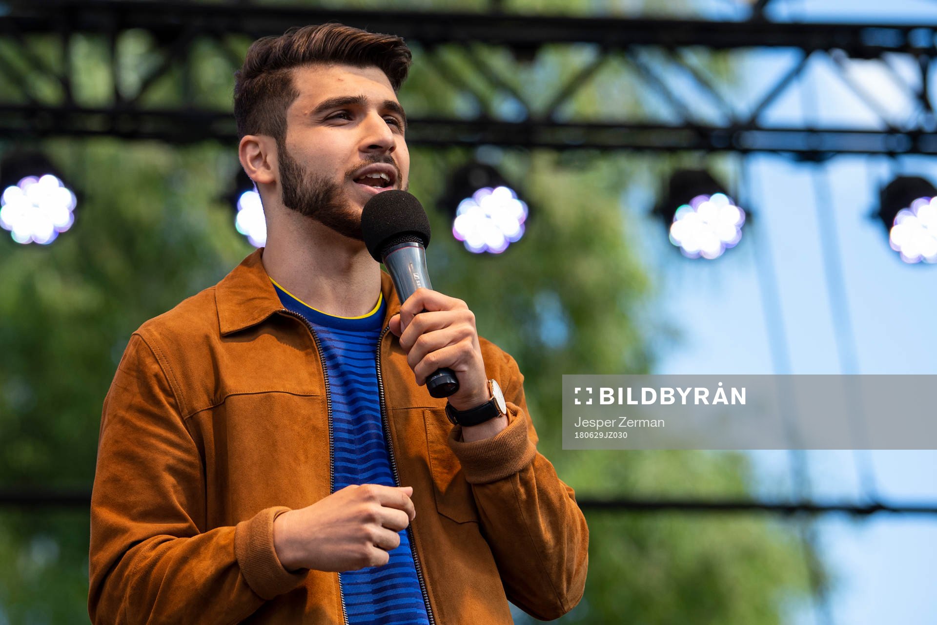 Shanga Aziz, grundare av Locker room talk håller ett tal under en manifestation för Jimmy Durmaz den 29 juni 2018 i Stockholm.