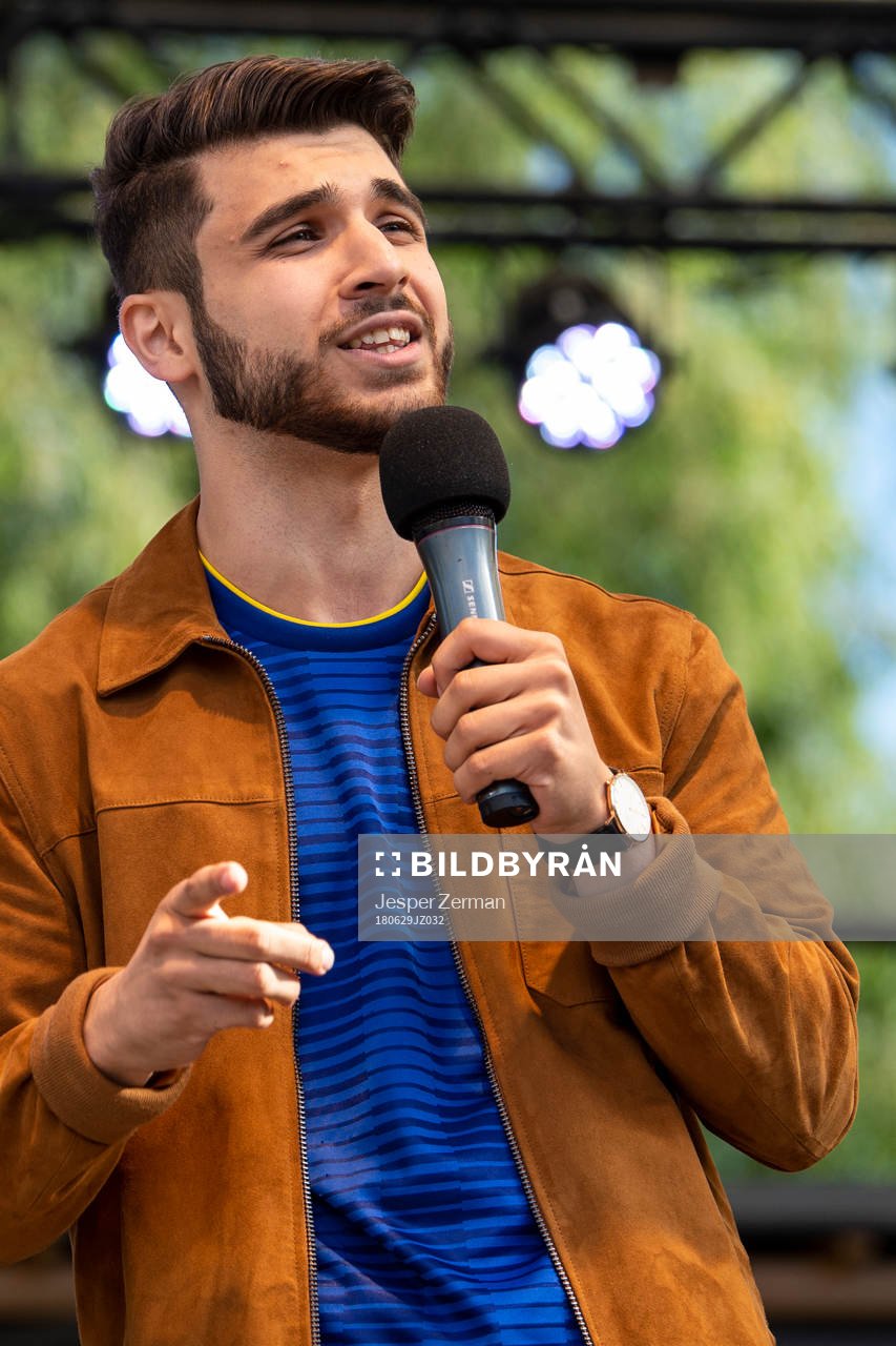 Shanga Aziz, grundare av Locker room talk håller ett tal under en manifestation för Jimmy Durmaz den 29 juni 2018 i Stockholm.