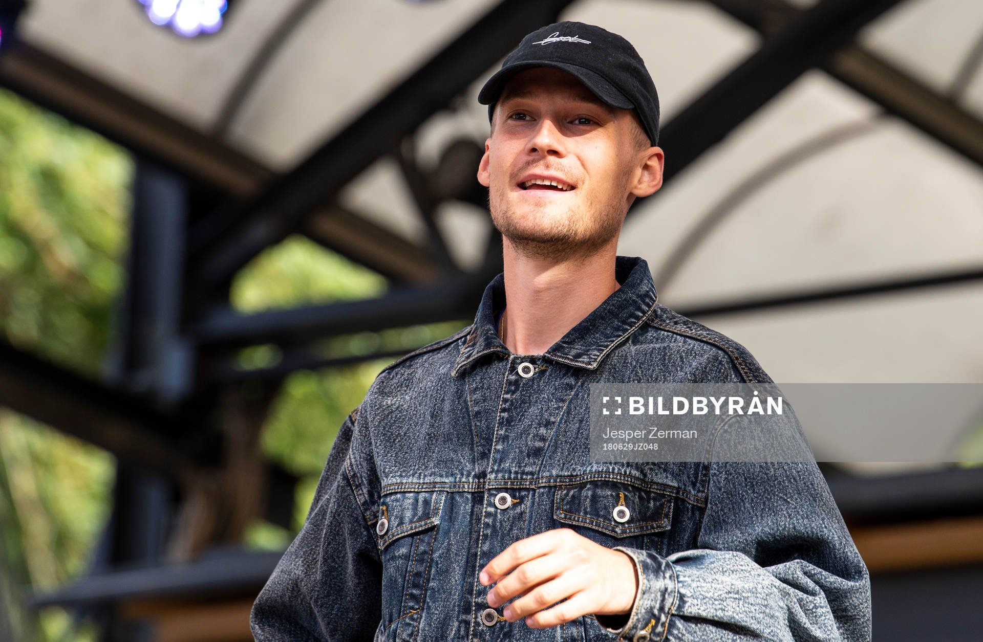 Broder John uppträder under en manifestation för Jimmy Durmaz den 29 juni 2018 i Stockholm.