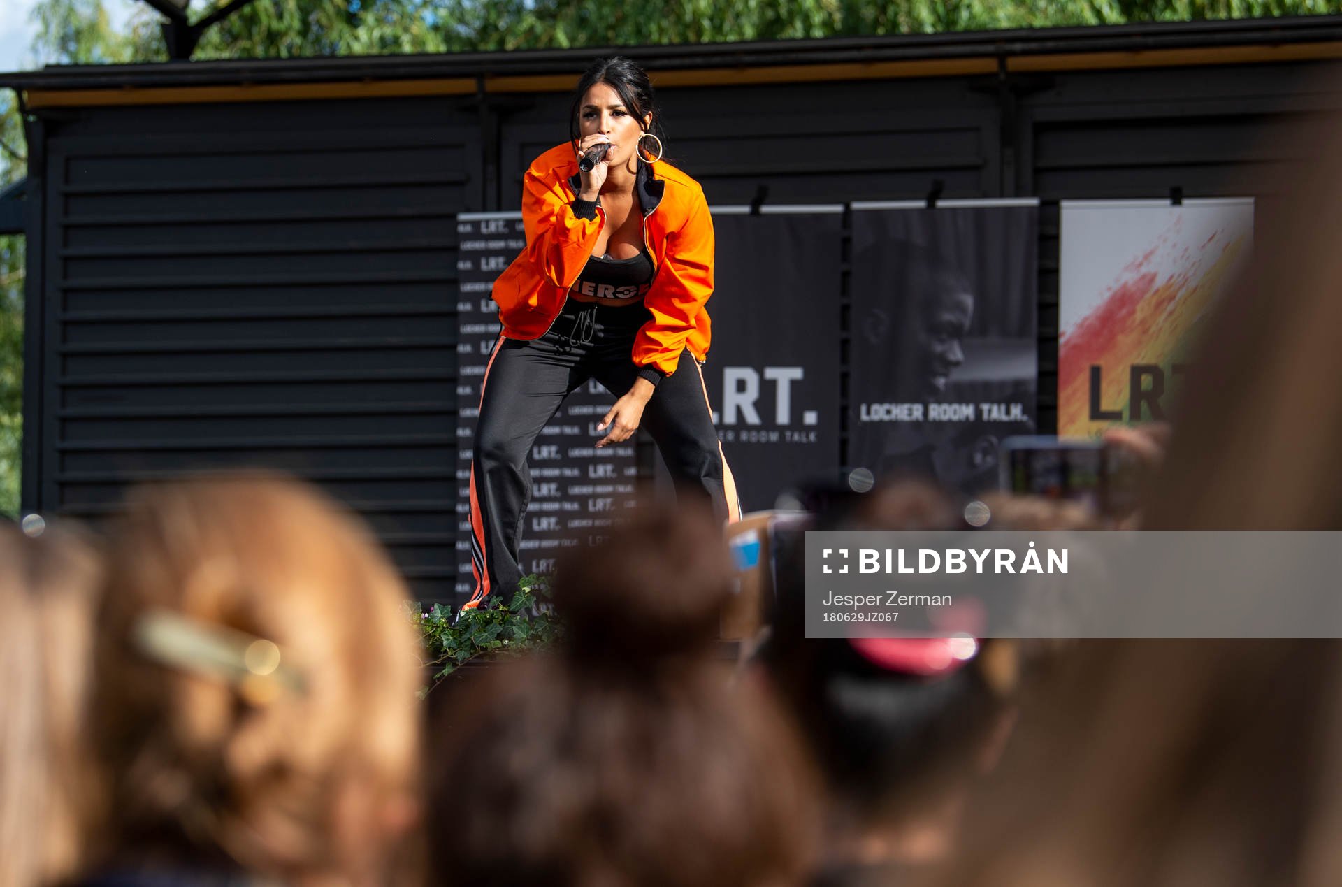 Linda Pira uppträder under en manifestation för Jimmy Durmaz den 29 juni 2018 i Stockholm.