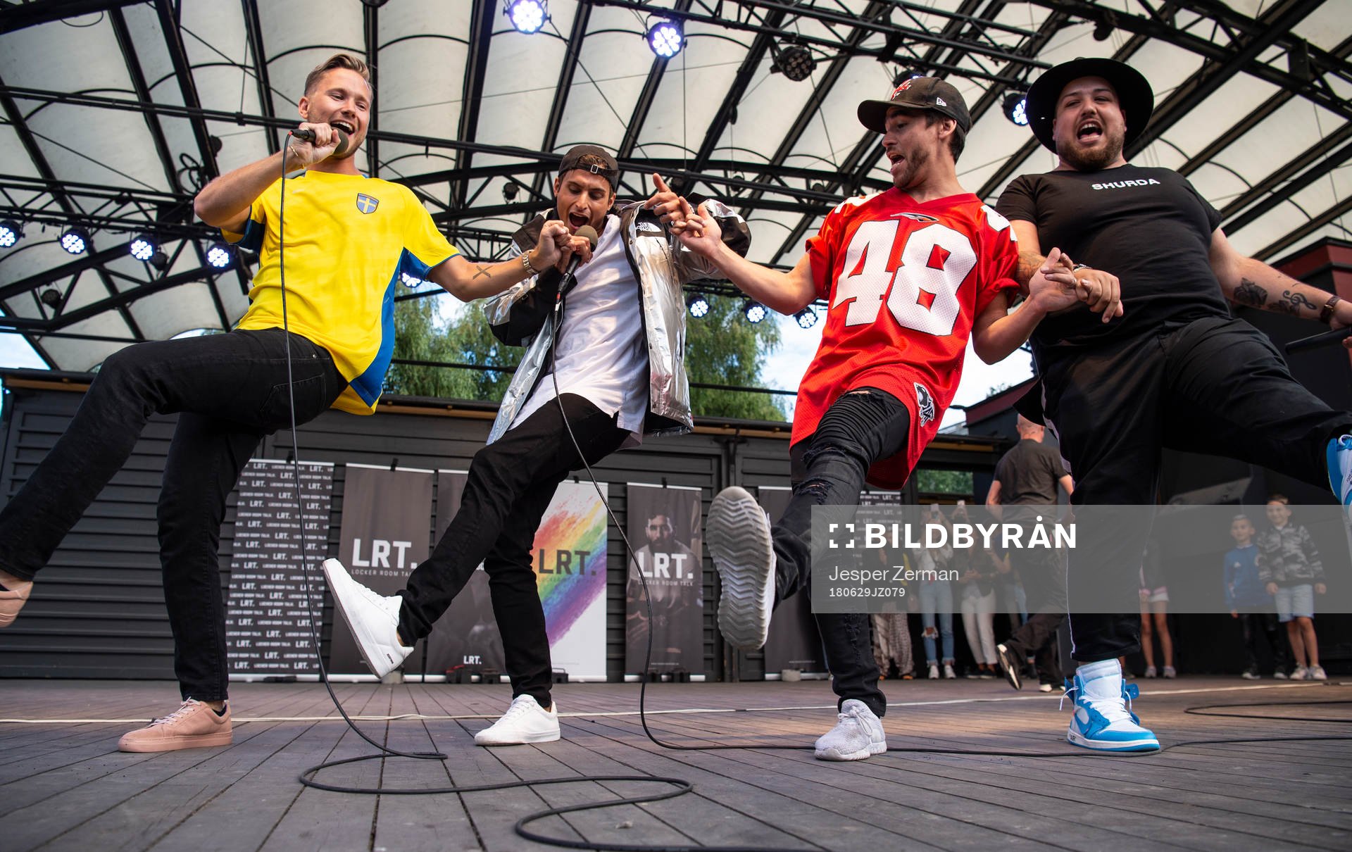 Samir & Viktor uppträder under en manifestation för Jimmy Durmaz den 29 juni 2018 i Stockholm.