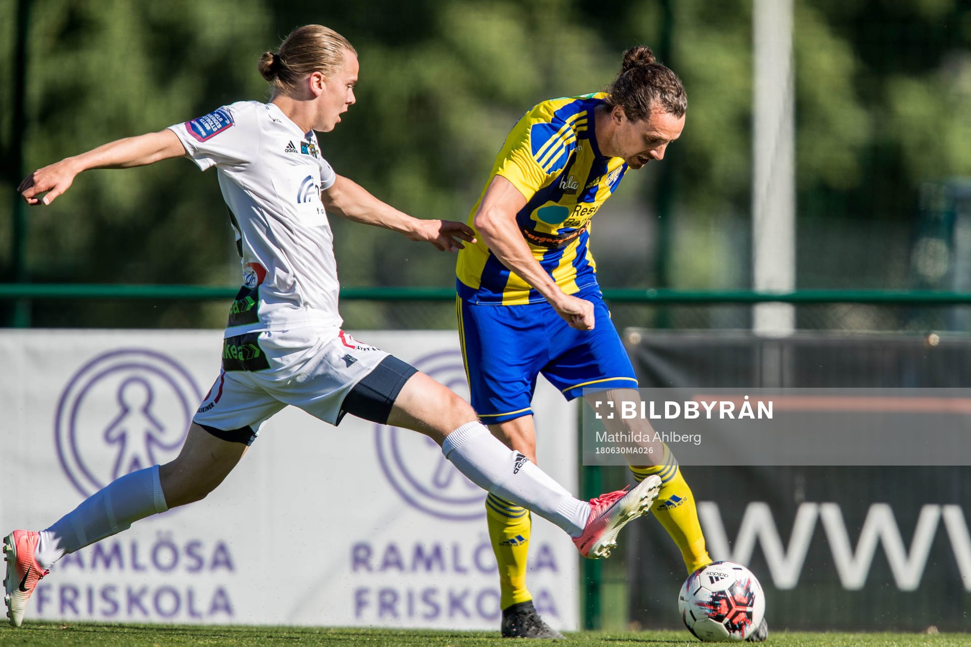 Eskilsminnes Filip Egger under fotbollsmatchen i Division 1 mellan Eskilsminne och Ängelholm den 30 juni 2018 i Helsingborg.