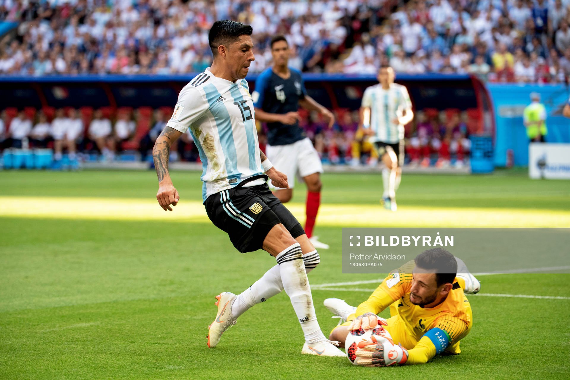 Enzo Perez of Argentina and goalkeeper Hugo Lloris of France