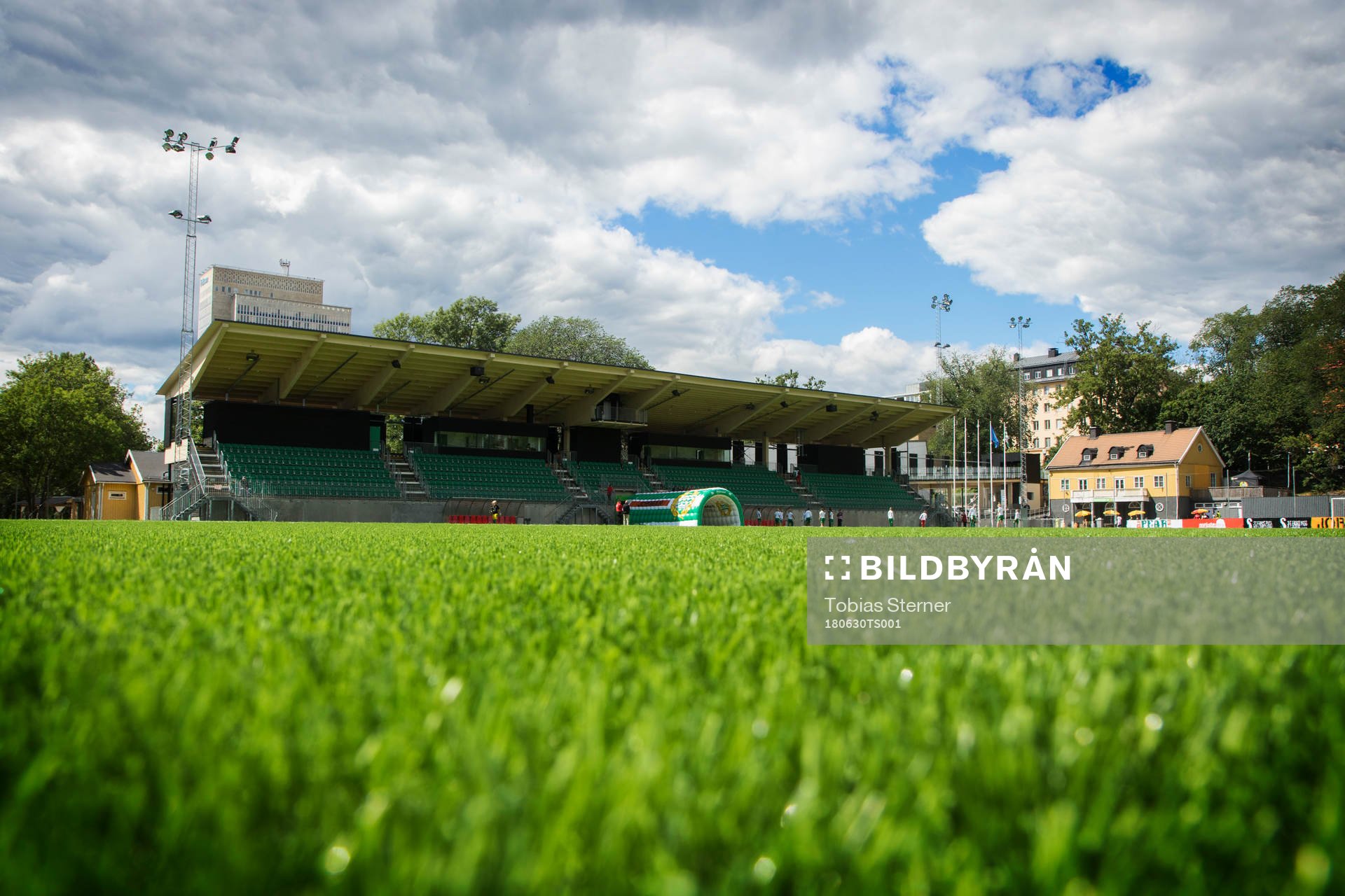 Vy över Hammarby IP innan fotbollsmatchen i Damallsvenskan