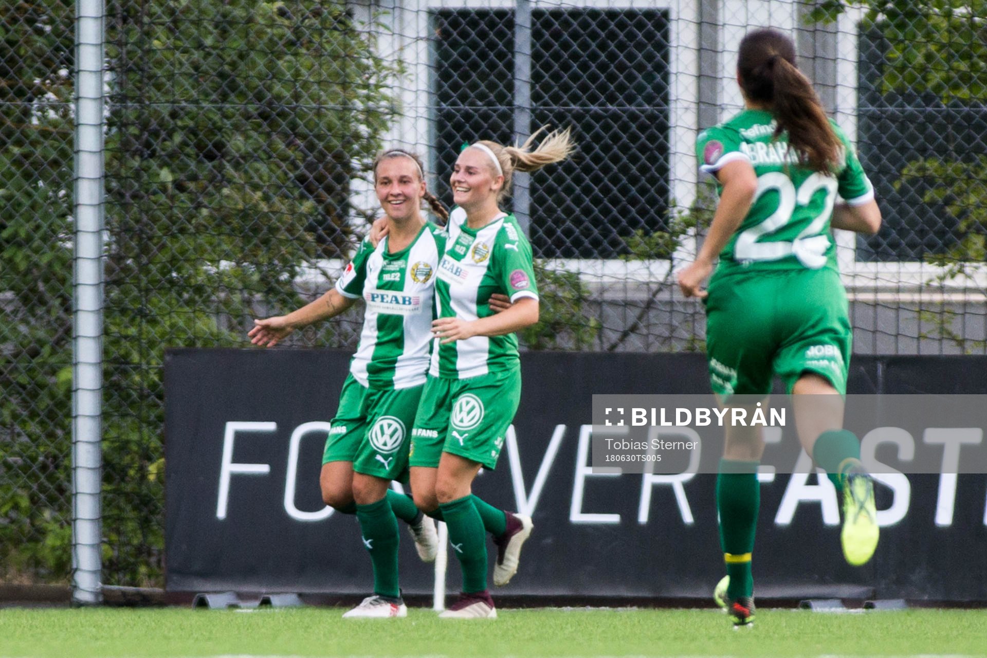 Hammarbys Julia Zigiotti Olme (v) jublar