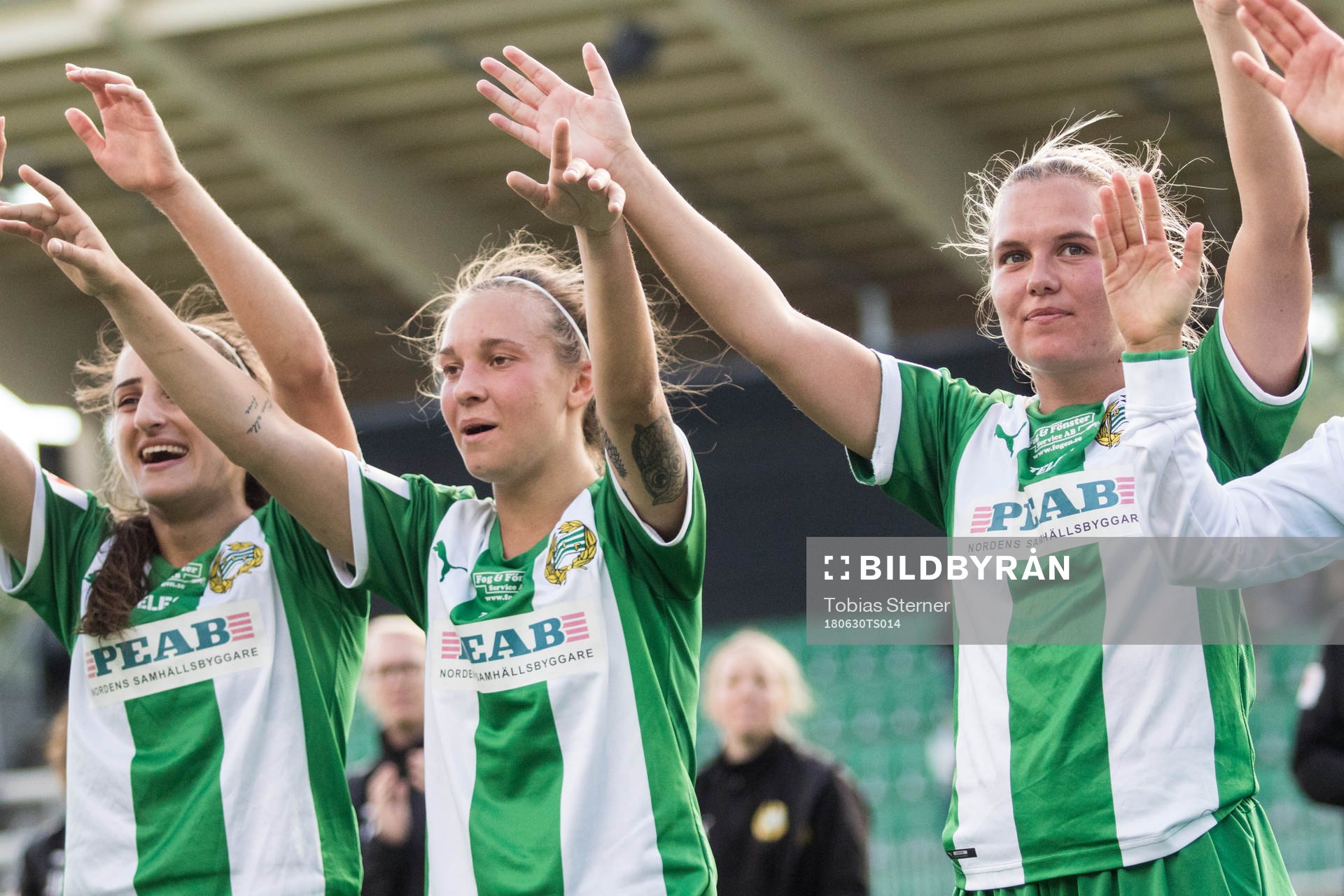 Hammarbys målskyttar Julia Zigiotti Olme (v) och Frida
