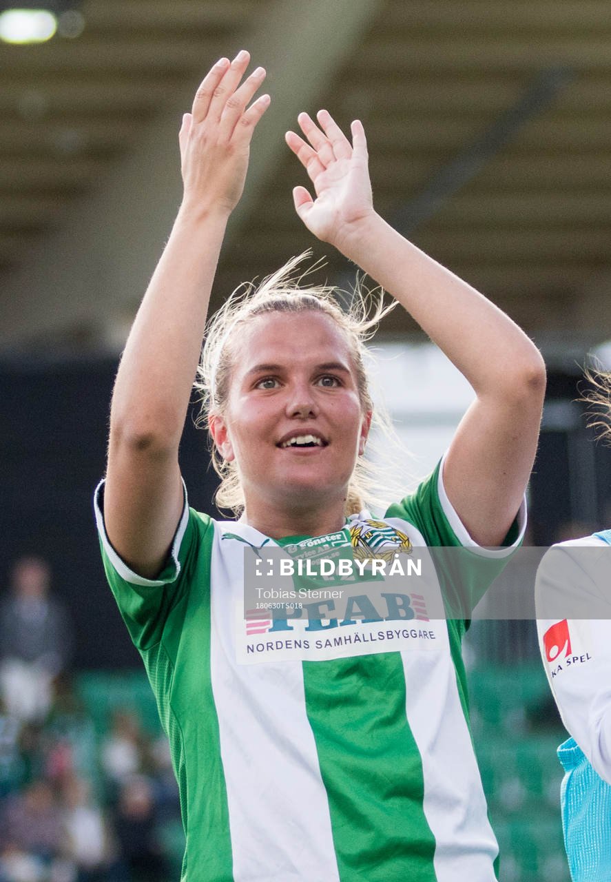 Hammarbys Frida Sjöberg jublar efter segern i fotbollsmatchen i Damallsvenskan mellan Hammarby och Rosengård den 30 juni 2018 i Stockholm.