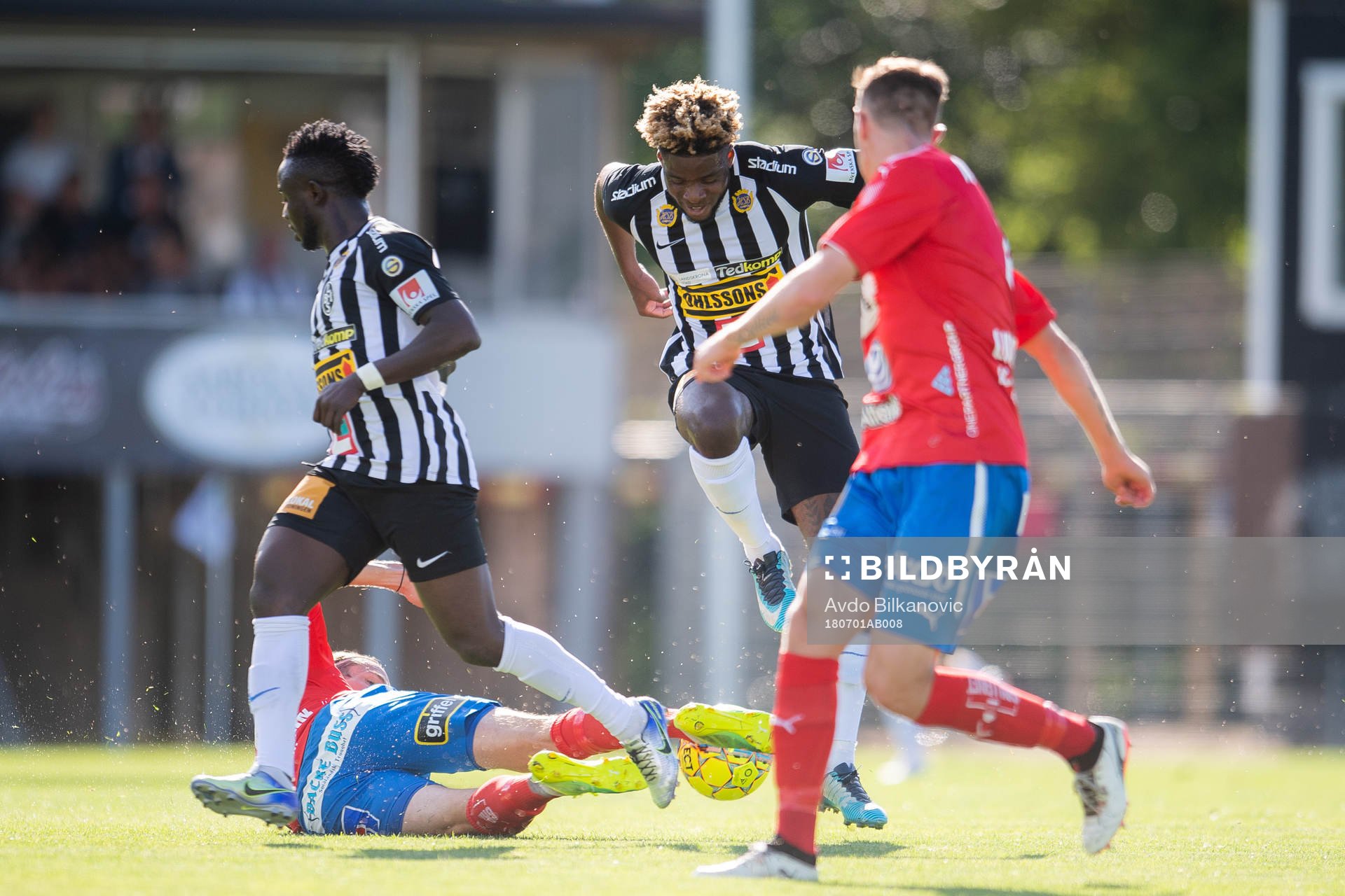 Landskronas Sean Ugochukwu Okoli glidtacklat as Östers David Johannesson under fotbollsmatchen i Superettan mellan Landskrona och Öster den 1 juli 2018 i Landskrona.