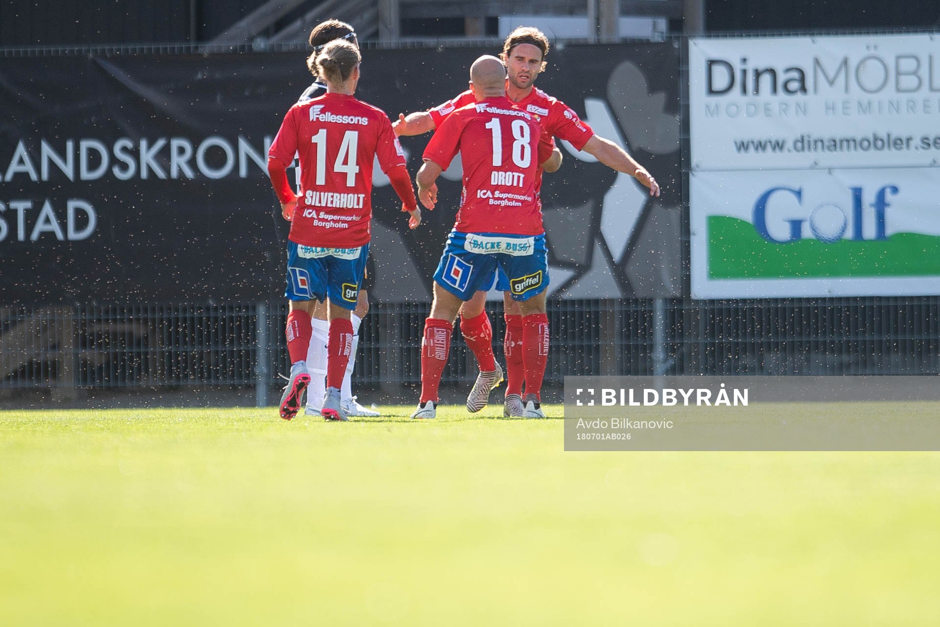 Östers Simon Helg jublar