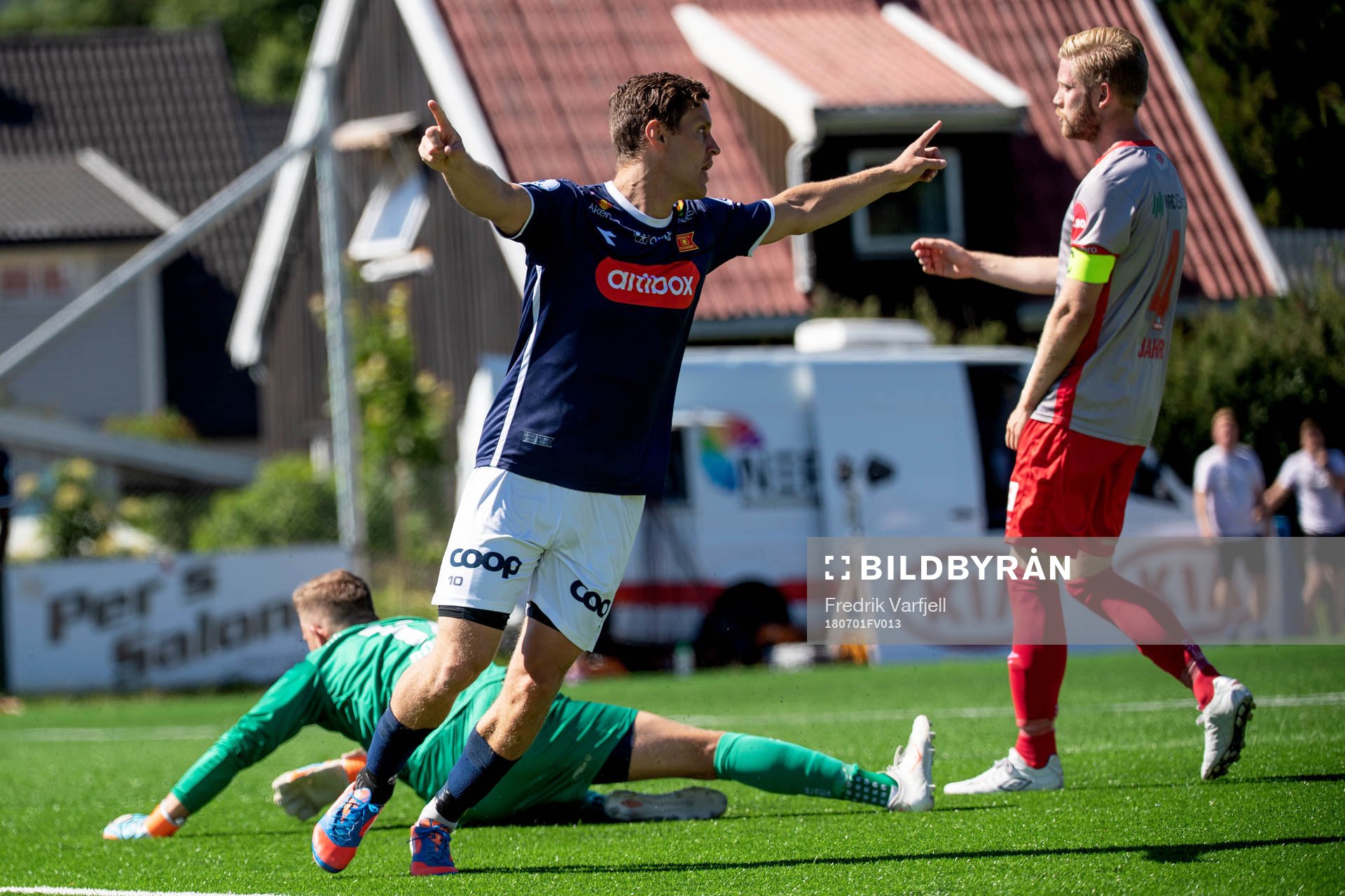 Tommy Høiland of Viking celebrates