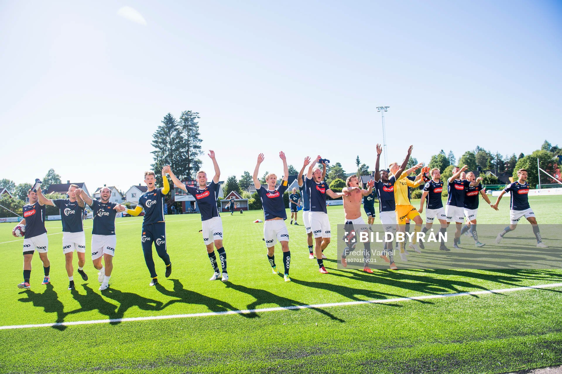 The players of Viking celebrate