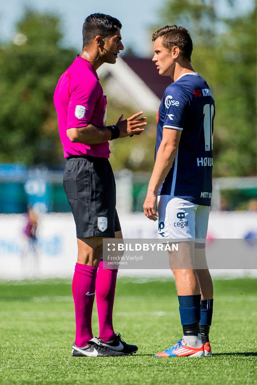 Mohammad Usman Aslam, referee, and Tommy Høiland of Viking