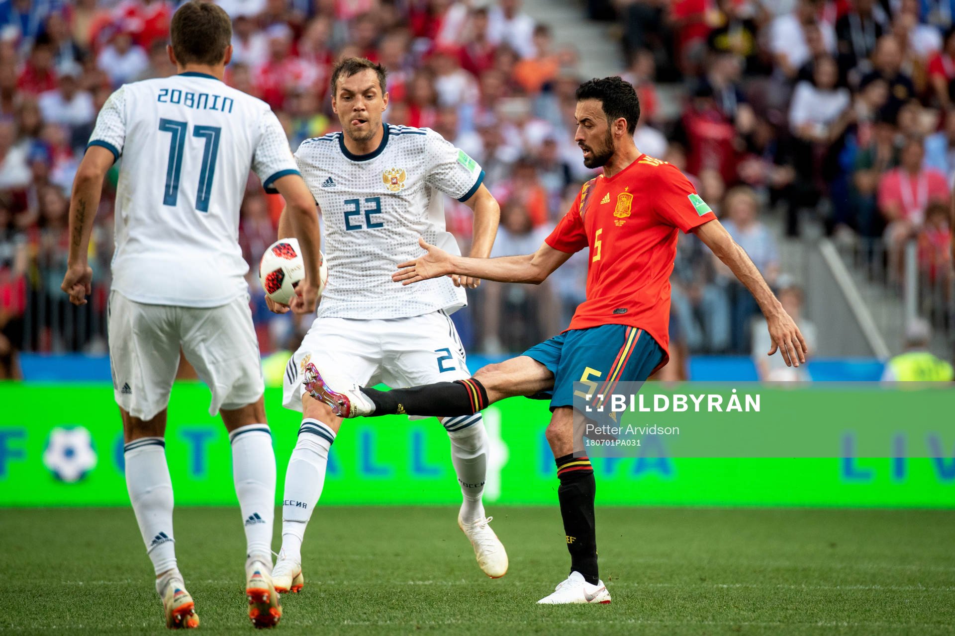 Sergio Busquets of Spain and Artem Dzyuba of Russia
