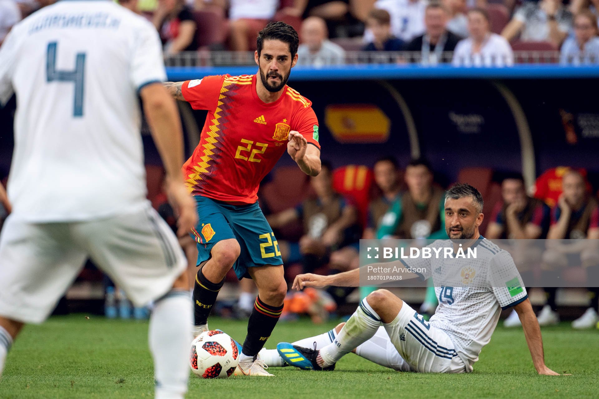 Isco of Spain and Alexander Samedov of Russia